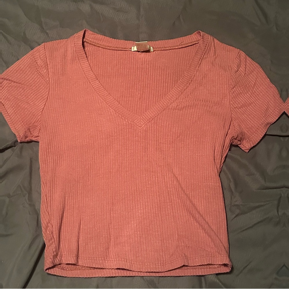 Bozzolo Ribbed Pink V-Neck Crop Top